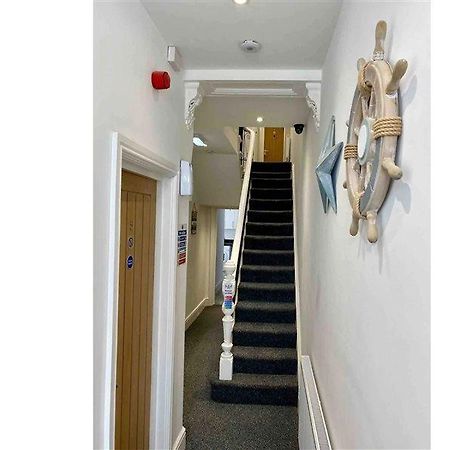 Oyo Hillcrest Studio Apartments Клиторпс Экстерьер фото